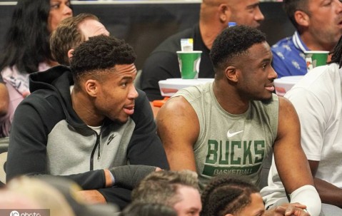 字母哥哥时隔461天重返赛场 12分钟砍下6分