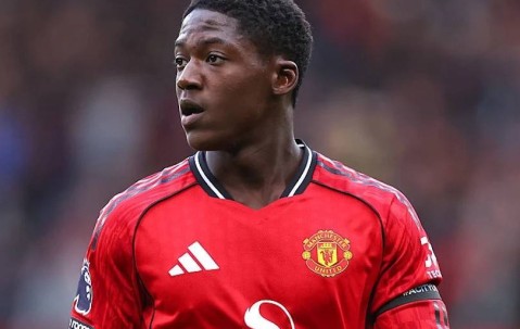 曼联或批准梅努租借那不勒斯，前提不设买断条款