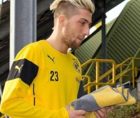 突发!35岁德甲天王含泪退役:刚送走哥哥,父亲又病重,撑不住了