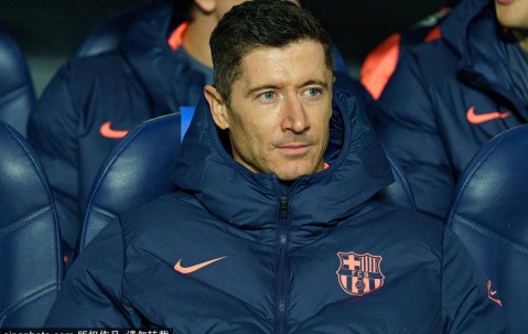 夏窗自由身最佳阵：莱万DV9领衔 利物浦曼联曼城组装