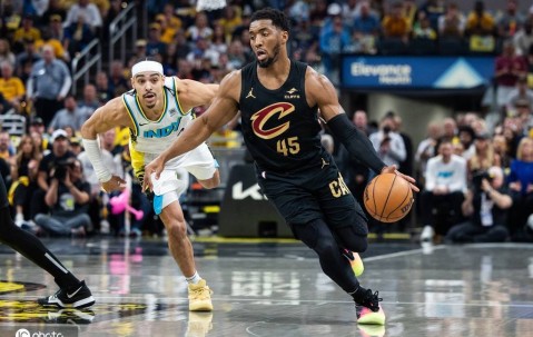 米切尔左脚踝扭伤 将于明日接受核磁共振检查