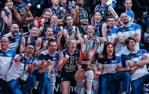 科内利亚诺横扫宿敌登顶欧洲！朱婷关键战打出恐怖数据