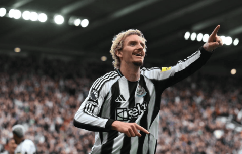 一场1-0，让纽卡收获赛季首胜，降级热门诞生：狼队耻辱4连败