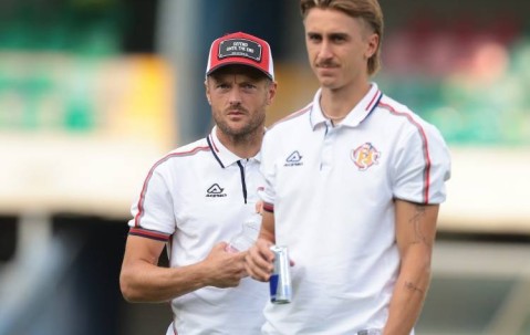 赛前三罐红牛38岁瓦尔迪上演意甲首秀，队友模仿其赛前喝红牛