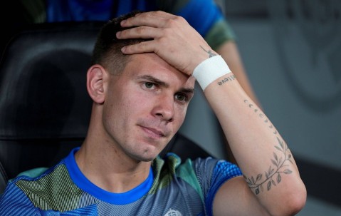 决战巴萨！皇马首发唯一悬念：2人竞争主力阿隆索艰难选择