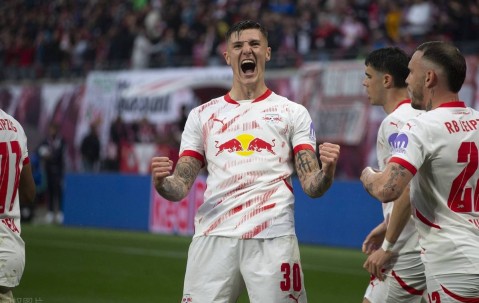 凯恩魔咒继续！拜仁读秒丢冠背后暗藏玄机：德甲11连冠稳了？