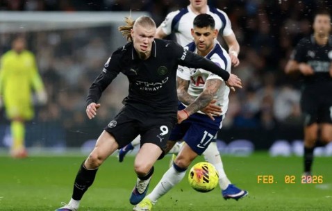 英超24轮悲喜夜！曼联重返前四，曼城维拉齐丢分，争冠格局再洗牌