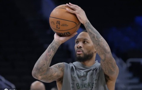 利拉德已脱掉保护靴 进行轻度投篮和跑动训练