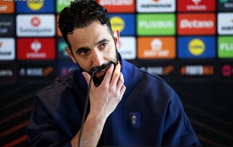 至少再买两人！曼联明确转会窗计划，中场门将会是补足重点对象