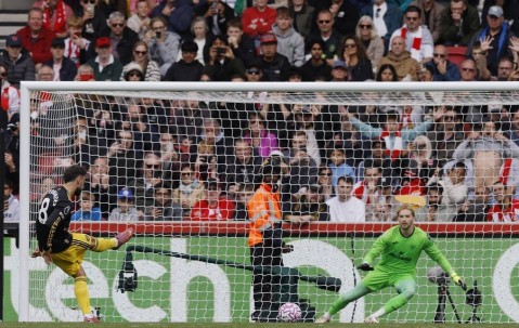 英超-舍什科处子球B费失点 曼联1-3不敌布伦特福德