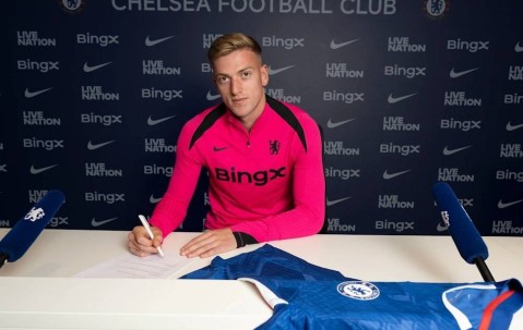 TA：英超半数球队都想签德拉普，曼联有人认为他和霍伊伦很相似