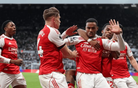 一场2-1踢出神剧情，补时绝杀太刺激，阿森纳升到第2，只落后2分