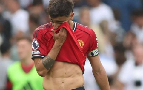 B费失点曼联1-1两轮不胜！阿莫林和球员皆有责，只靠买人无法复兴