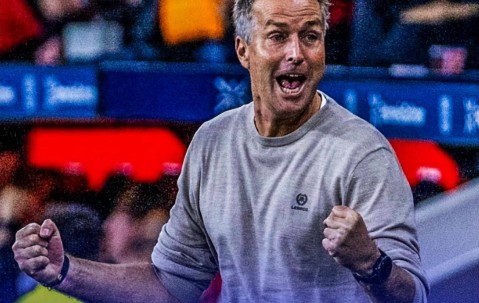 勒沃库森换帅，尤尔曼德3胜1平稳定局面，滕哈赫或重返荷甲