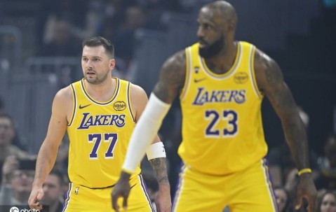 东契奇3节29分米切尔25分 湖人惨败骑士