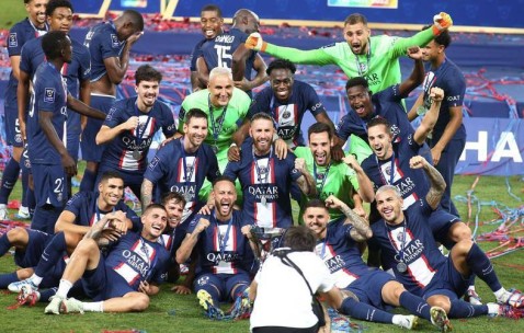 法甲焦点战：斯特拉斯堡主场挑战巴黎圣日耳曼，黑马能否逆袭？