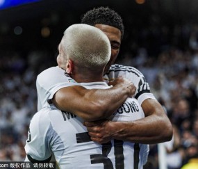 阿诺德社媒声援维尼修斯：足球场上的团结与友爱