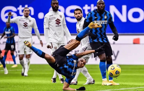 周日020 意甲强弱对决：萨索洛主场残阵保平VS国际米兰客场稳胜，争冠与守势博弈