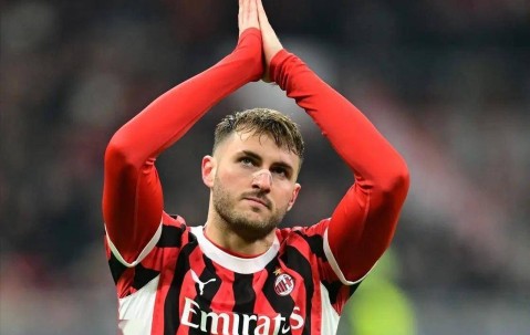 意甲争4变天！米兰冷门2-2萨索洛，19岁小将难救主，实时积分榜