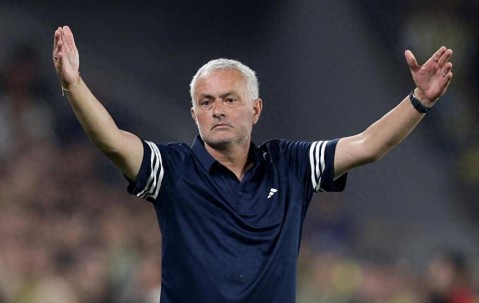 日本国脚双响难救主穆里尼奥再战欧冠费内巴切5-2费耶诺德