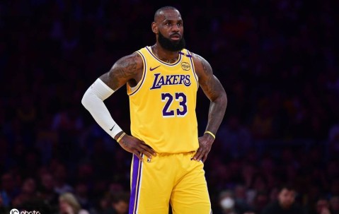 詹姆斯自曝生涯首次膝盖受伤 需要休养4-6周