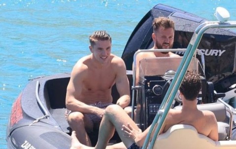 邮报：约克雷斯被拍到正在希腊日光浴 等待阿森纳和曼联的报价