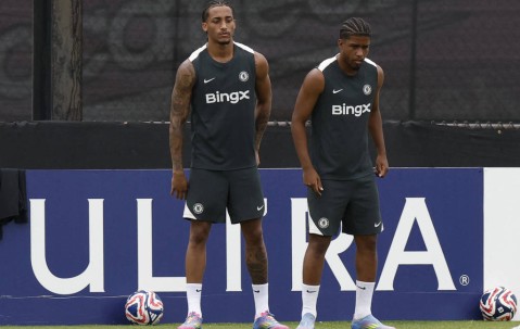 切尔西瞄准荷兰双星：西蒙斯与哈托能否成蓝军复兴关键？