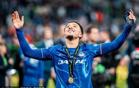 尬！桑乔赛后久久拥抱安东尼 当场打电话：我不回曼联