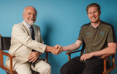 那不勒斯俱乐部宣布签下德布劳内，自由身加盟，年薪1000万欧元