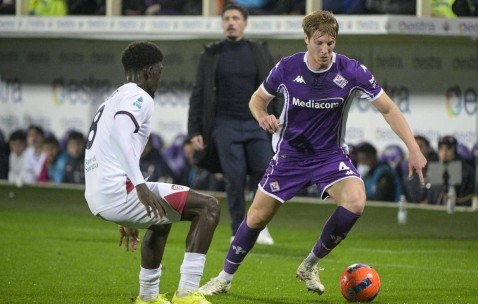 佛罗伦萨主场1-3负于科莫，紫百合止步意大利杯八强，全力冲刺意甲保级