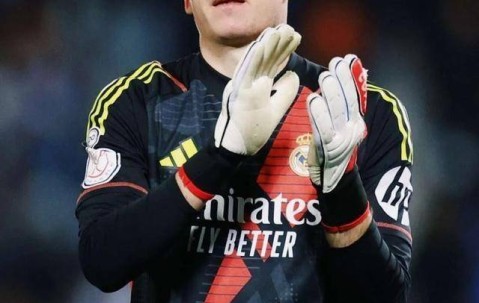 米兰门神续约陷僵局切尔西趁火打劫球迷怒喷管理层无能