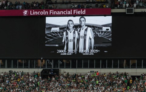 高清：世俱杯切尔西2-1进四强 赛前悼念若塔兄弟</title>
        
    <title>高清：世俱杯切尔西2-1进四强 赛前悼念若塔兄弟