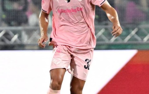 欧冠小组赛战术解析：如何破解曼城的进攻体系？