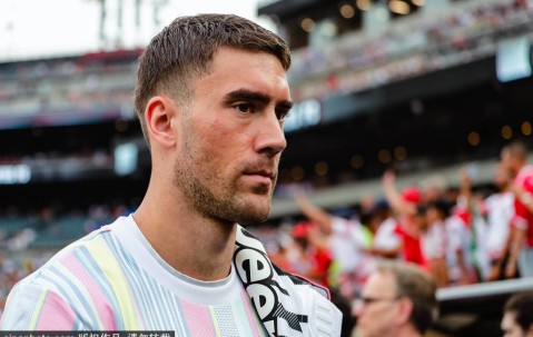 乔纳森·大卫：法甲金靴，尤文新星的崛起