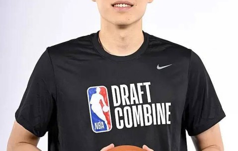 杨瀚森联合试训首战高效12分 三分+强硬2+1初露峥嵘