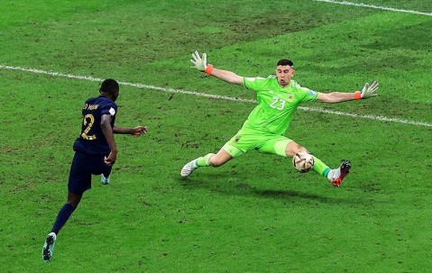 巴萨目标大马丁，特尔斯特或或离队，法甲新星考虑加盟