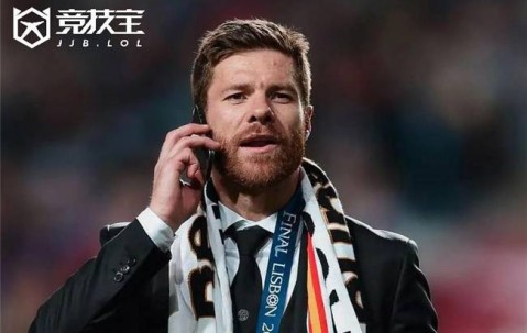 西甲：齐达内点拨阿隆索，皇马和药厂不一样