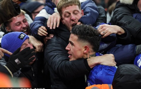 纽卡斯尔联 vs 曼城：卡拉宝杯圣詹姆斯公园直播，哈兰德第9分钟错失良机