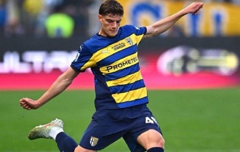 罗马诺确认：利物浦 18 岁新援莱奥尼十字韧带撕裂，或缺阵至赛季末