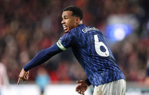 英超阿森纳遇阻四连胜终结，西甲豪门巴萨惨遭重创，冠军争夺悬念陡增