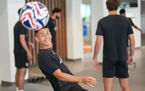 里昂保级成功为曼城天才转会铺路 埃切维里或登陆法甲