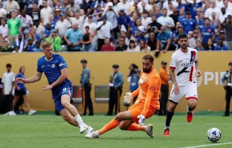 天下无敌神话被切尔西打破后，大巴黎不自信了，要买两名神锋