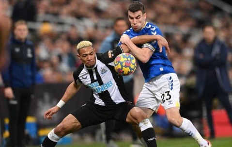 法甲巅峰对决！榜首王者主场迎战劲旅，卫冕冠军能否延续不败神话？