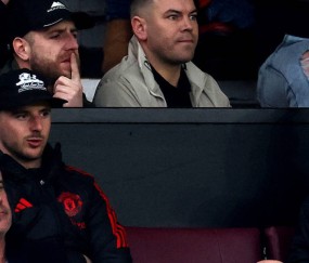 曼联考虑2000万清洗芒特!伤病太多25万周薪太高,换帅后又沦为铁打替补