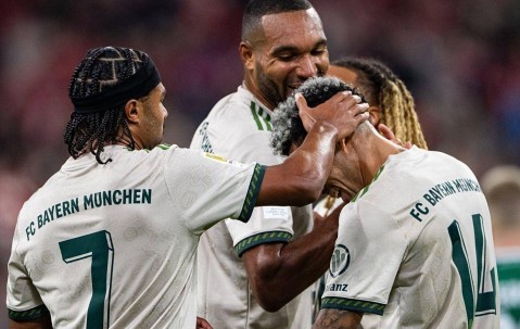 4-0！凯恩独享历史第一，C罗神迹告破，拜仁全胜领跑德甲