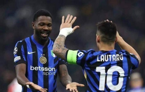 意甲第二轮炸锅了！升班马克雷莫内塞补时绝杀，国际米兰1-2惨遭逆转