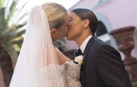 切尔西女足前锋科尔与女友举办婚礼