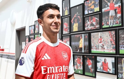 中锋还要等！阿森纳官宣祖比门迪，5年多花费超8亿欧无正印中锋