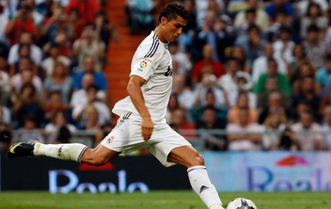 欧冠赛场上的任意球大师：C罗领先群雄