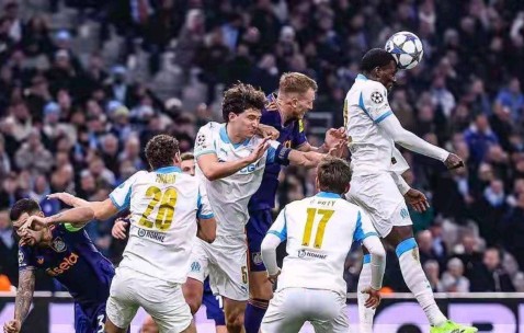 韧性铸就辉煌逆转：奥巴梅扬连中两元助马赛主场逆转纽卡斯尔